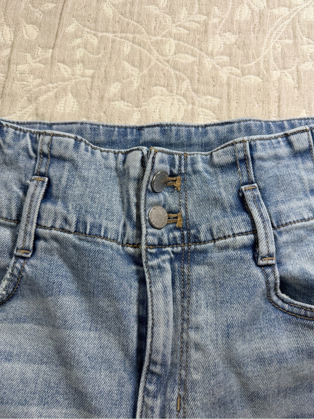Ann Taylor Women's Straight Leg Jeans - Size 4 | Unique Waistband - Picture 7 of 13
